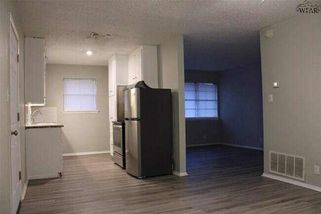Building Photo - 4117 Wrangler Dr