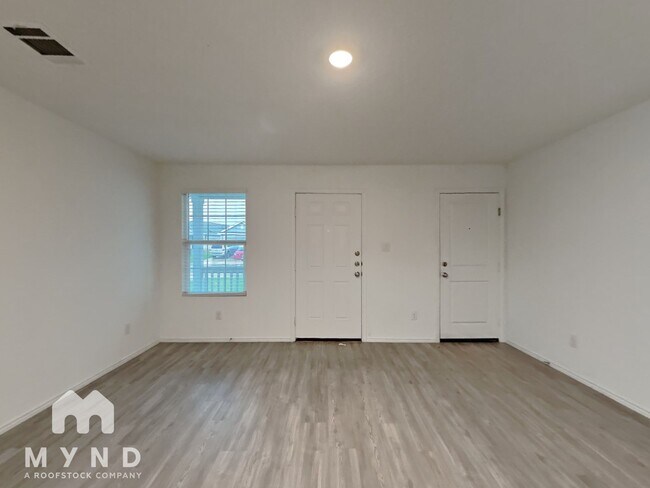 Foto del edificio - 9611 Littleton Grist