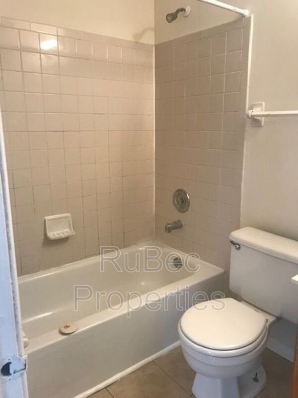 Building Photo - 9617 Vinca Cir