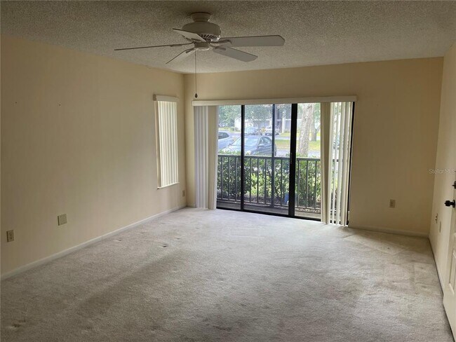 Foto del edificio - 2642 Pine Ridge Way S