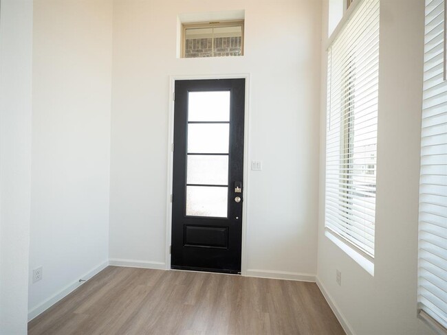 Building Photo - 15014 Castle Run Dr