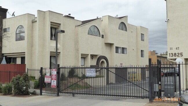 Building Photo - 13825 Beaver St