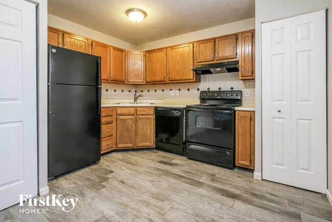 Foto del edificio - 104 Meadow Creek S Dr