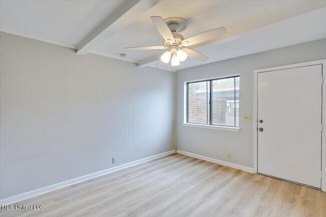 Foto del edificio - 167 Lakebend Cir