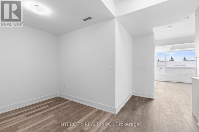 Building Photo - 2075-2075 King Rd