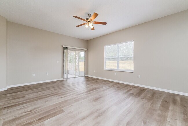 Foto del edificio - 807 Greenbelt Cir