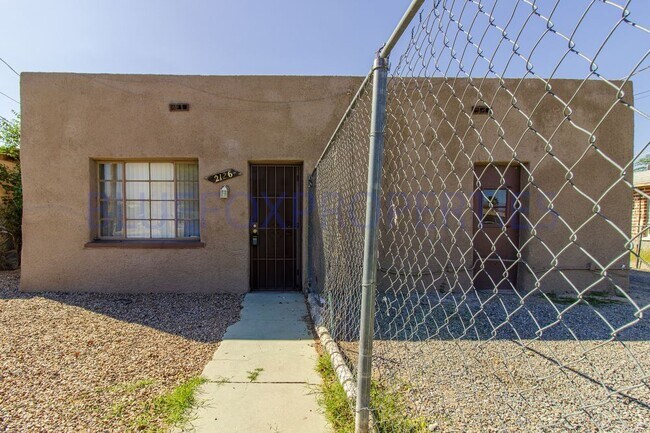 Building Photo - Cute 3 Bed home with fenced yard