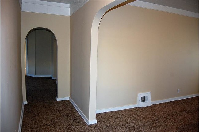 Building Photo - 2524 Sunset Blvd