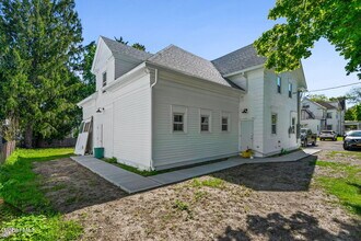 Building Photo - 521 Warren St