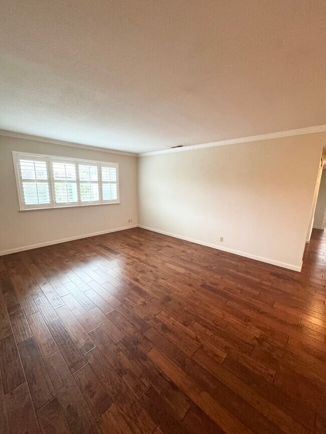 Foto del edificio - THREE BEDROOM TWO BATH HOME NEAR MANLOVE PARK SEE VIDEO