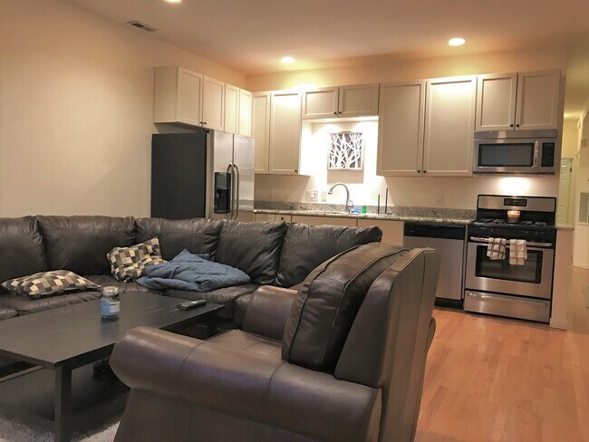 Foto del edificio - 1719 W Pierce Ave