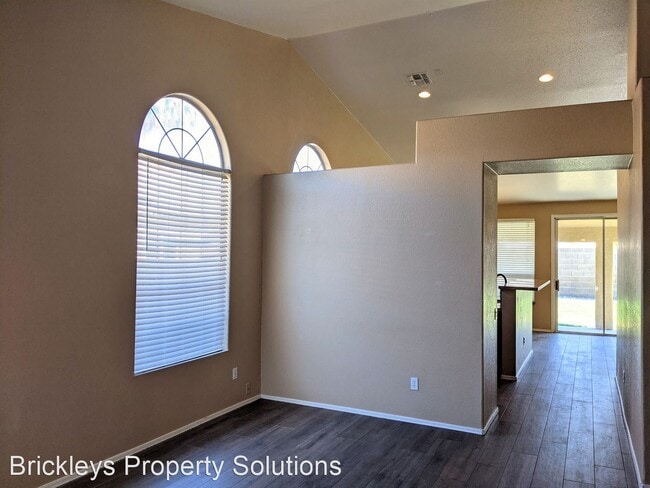 Building Photo - 4 br, 2 bath House - 1830 E Oakland St.