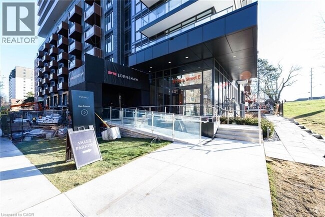 Building Photo - 21 Park St E