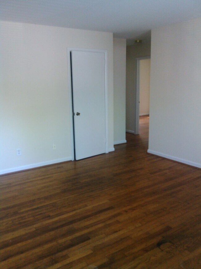 Building Photo - 529 Hillsborough Street #I-6