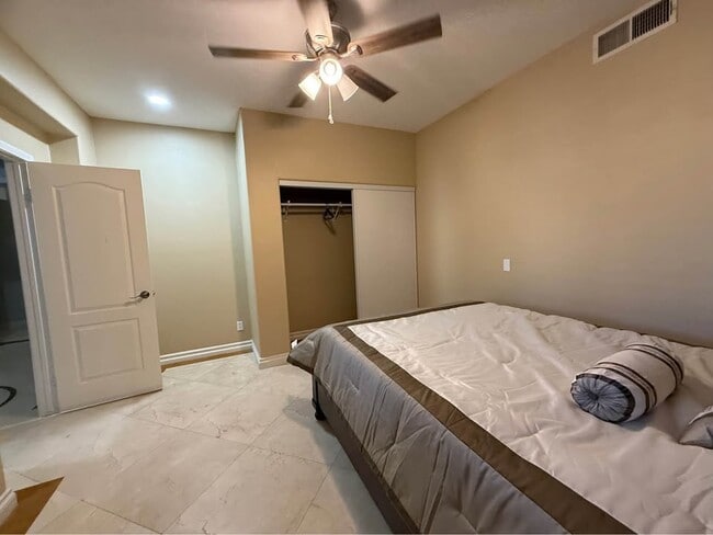 Building Photo - 1411 Scenic Ct