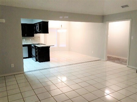 Building Photo - 113 E Blancas Dr