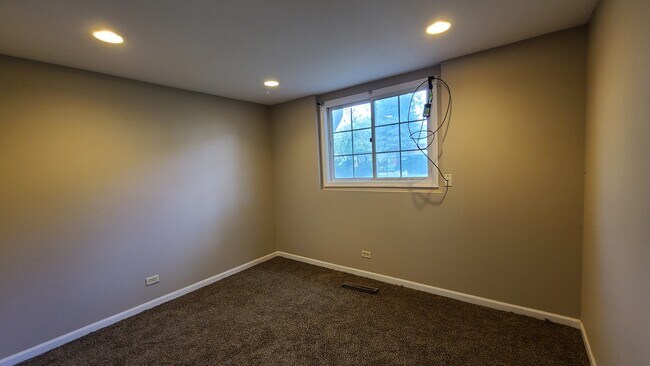 Building Photo - 2031 Belmont Ct
