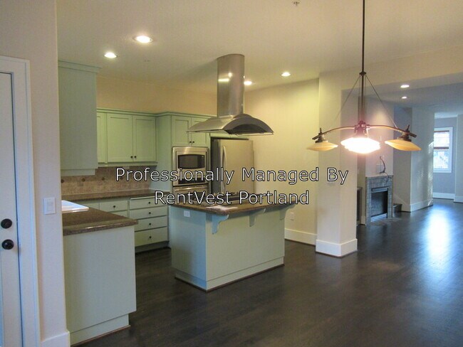 Building Photo - 5071 W Sunset Dr