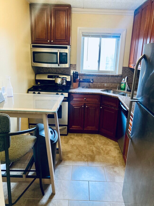 Foto del edificio - 568 Fairway View Dr