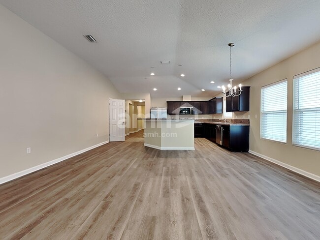 Foto del edificio - 563 Worcester Ct