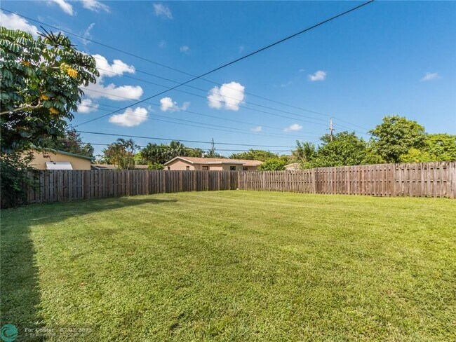 Foto del edificio - 6825 NW 11th Pl