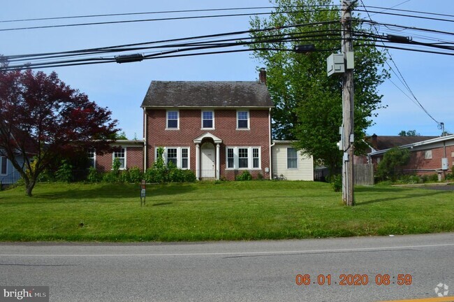 Building Photo - 430 Main St