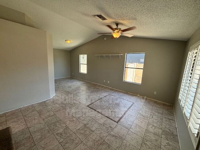 Foto del edificio - 8802 W. Wilshire Dr.
