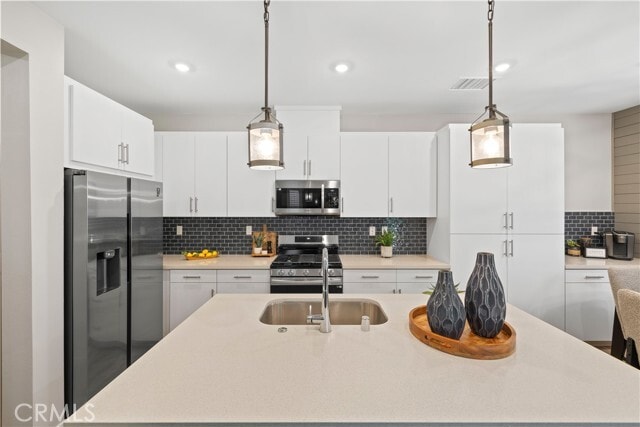 Building Photo - 15964 Sparrow Ct