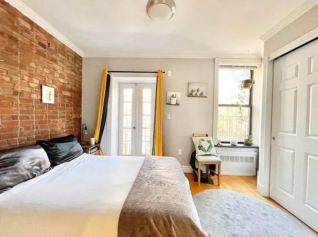 Primary Photo - 424 E 9th St