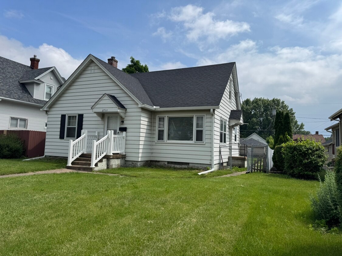 Primary Photo - 2711 E Locust St