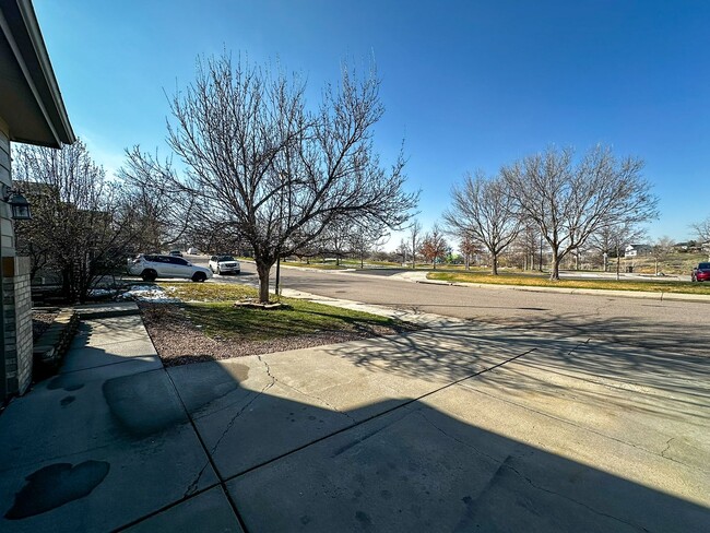Building Photo - Park-facing freshly updated 5bd home in Hi...