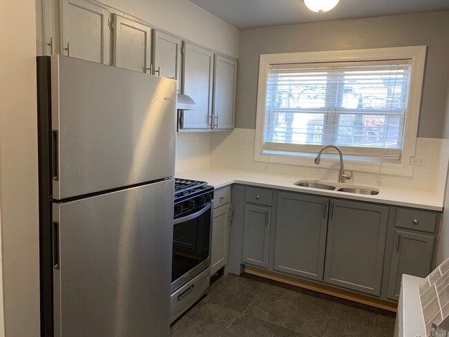 Building Photo - 7439 N Winchester Ave