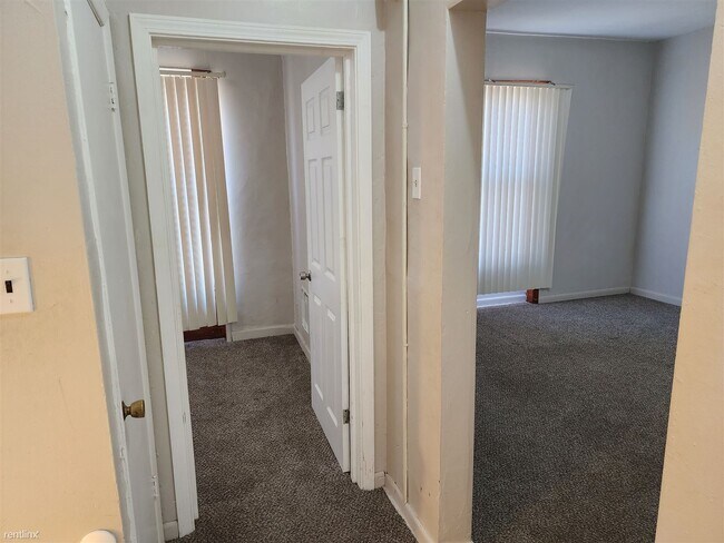 Building Photo - 2 br, 1 bath Duplex - 4642 Farlin Avenue 2F
