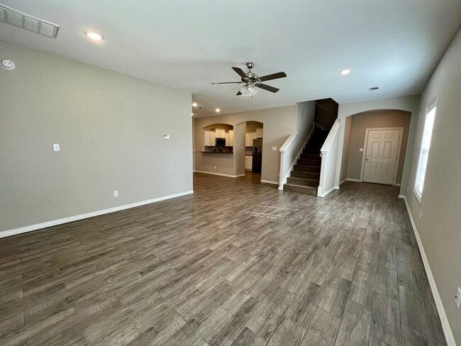 Building Photo - Beautiful 3B/2B Townhome in Chaffee Crossi...