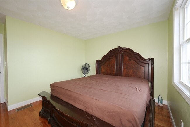 Photo - 117 Manchester St House