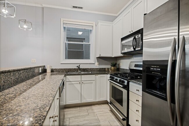 Building Photo - 1529 W Montana St