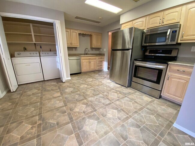 Foto del edificio - 7409 N Patton Ln