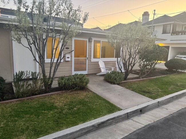 Foto del edificio - 621 Larkspur Ave