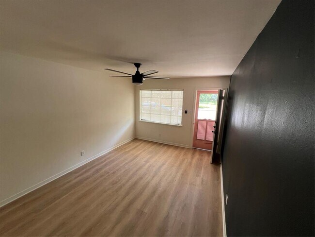 Foto del edificio - 906 E 46th St