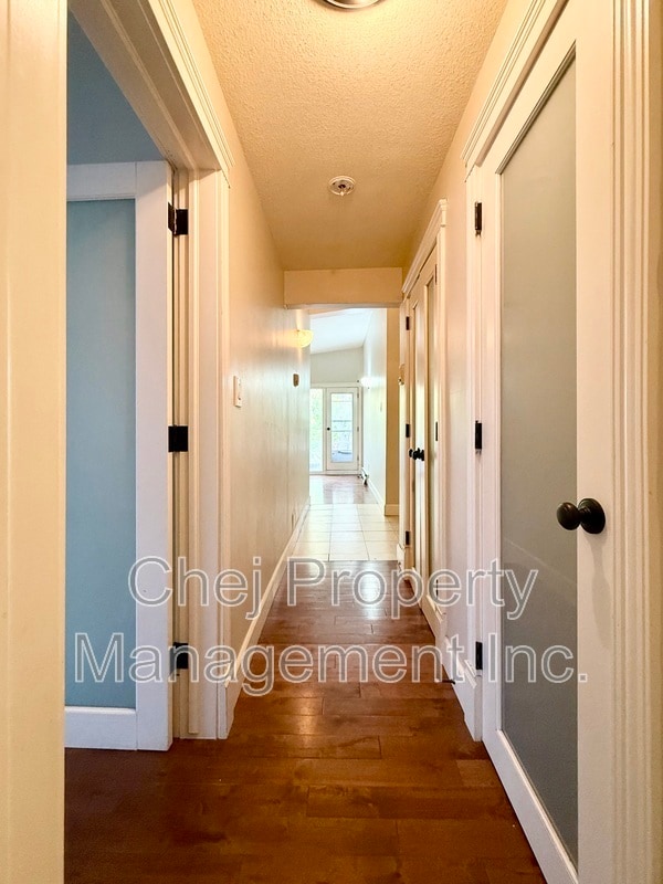 Building Photo - 10629-10110 110 St NW