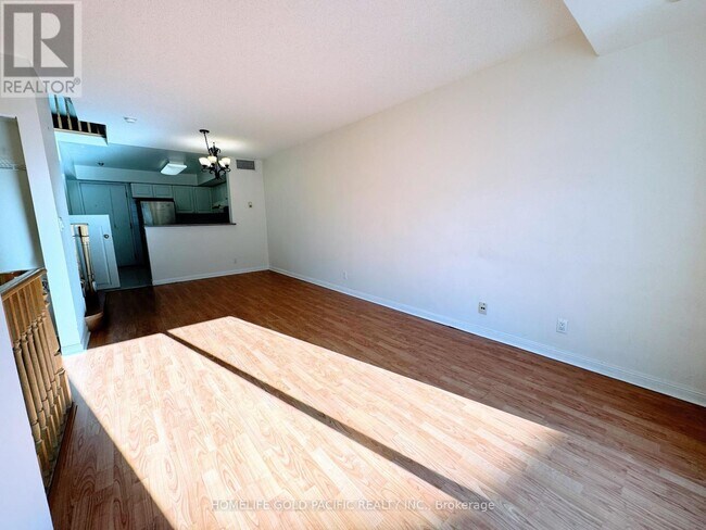 Building Photo - 28 Sommerset Way