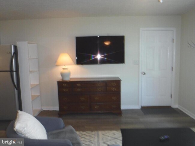 Foto del edificio - 97 Richardson Cir