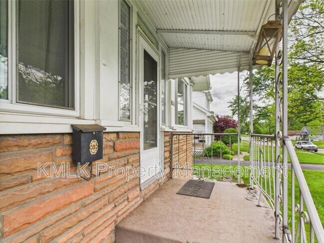 Foto del edificio - 1654 Wakefield Ave