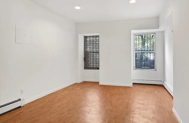 Foto del edificio - 347 Pleasant Avenue
