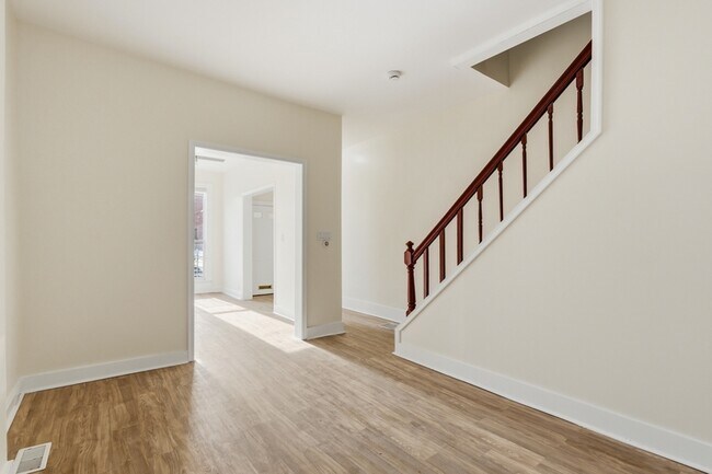 Foto del edificio - 2540 Frederick Ave