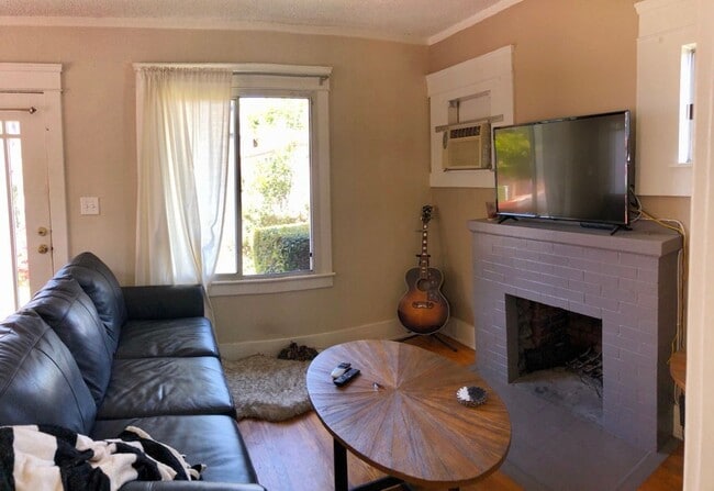 Building Photo - Craftman Style Home in North Park! Blacks ...