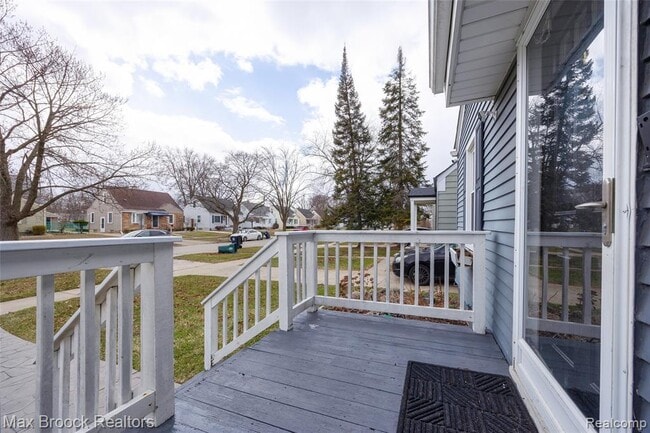 Building Photo - 1621 Whitcomb Ave