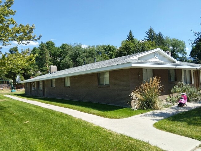 Building Photo - 2026 N 1200 E