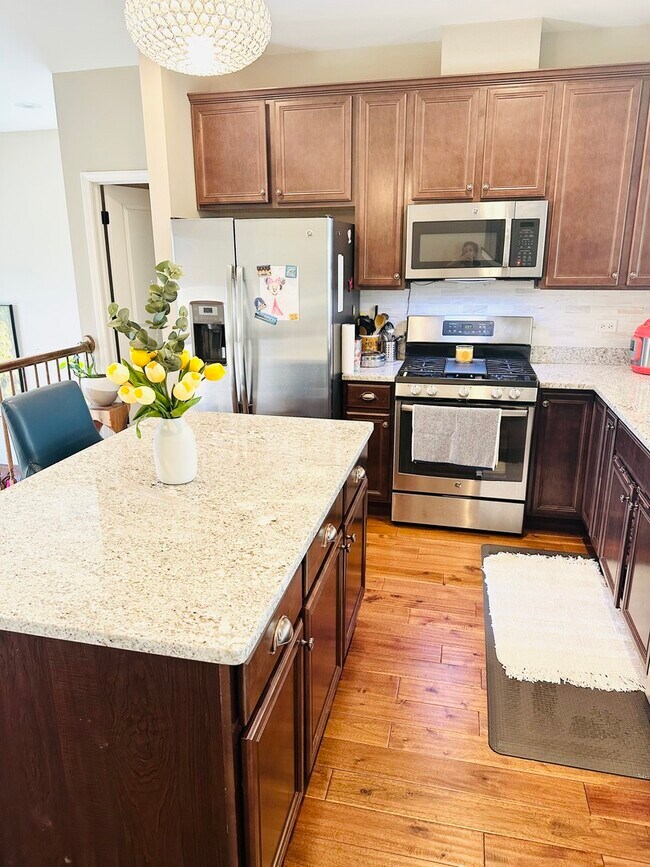 Foto del edificio - 881 Lewisburg Ln