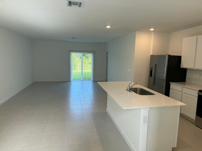 Building Photo - 664 Carlyle Wy